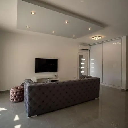 Modern Sabun 2 With Pool And Jacuzzi